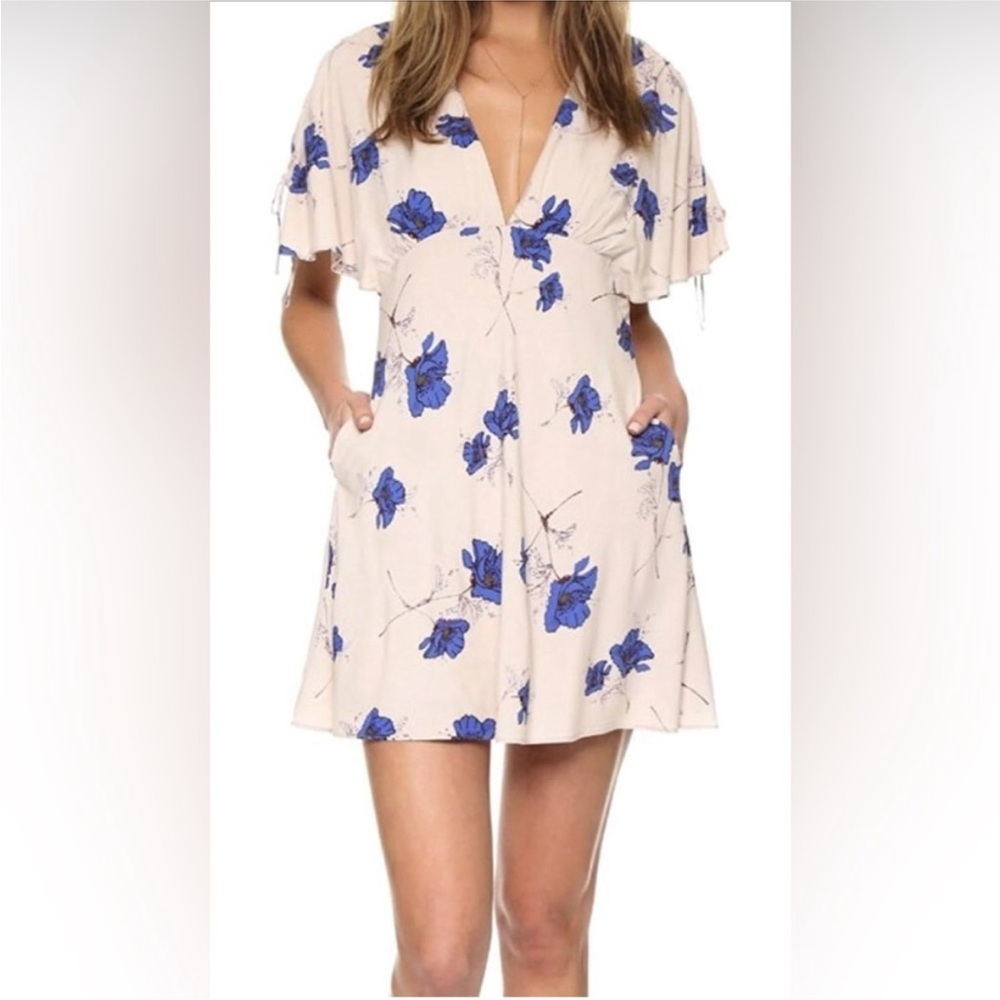 Free People Revolve Melanie Drapey Blue Floral V-Neck Dress in Pearl - Picture 5 of 9